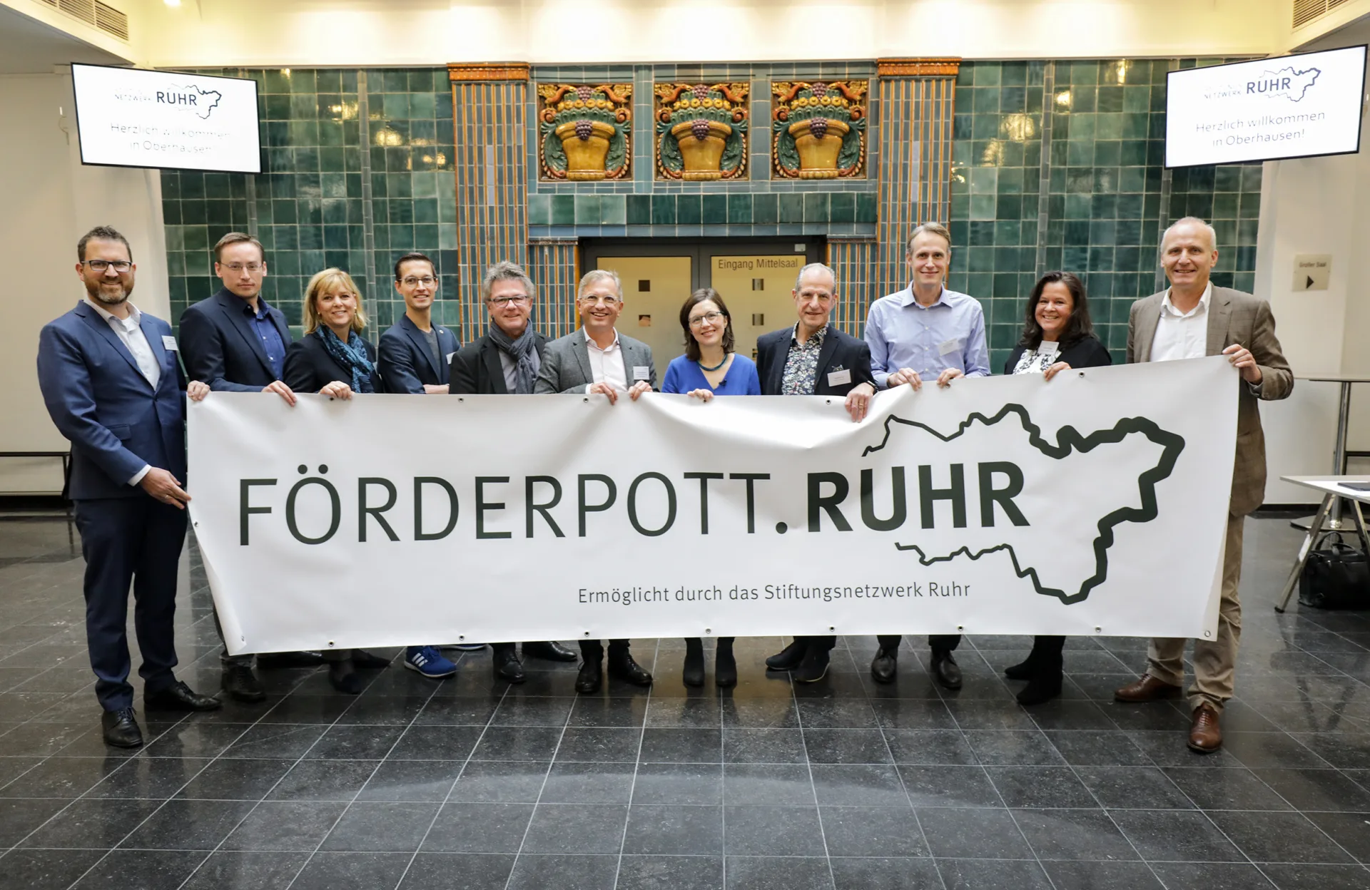 Die Förderer des „Förderpott.Ruhr 2020“ feiern den Start der ruhrgebietsweiten Ausschreibung
