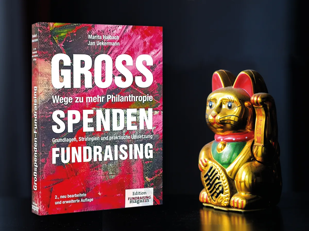 Fachbuch Gross-Spenden-Fundraising von Jan Uekermann und Marita Haibach Fundraising-Magazin