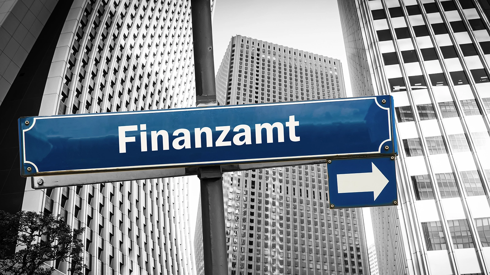 Schild Finanzamt zum Thema Gemeinnützigkeit beantragen auf gutes-wissen.org