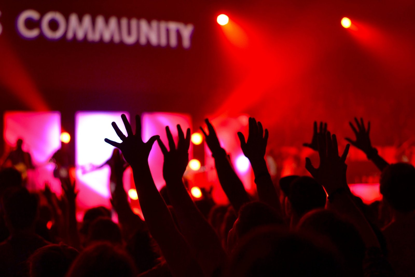 Community, Spendergewinnung