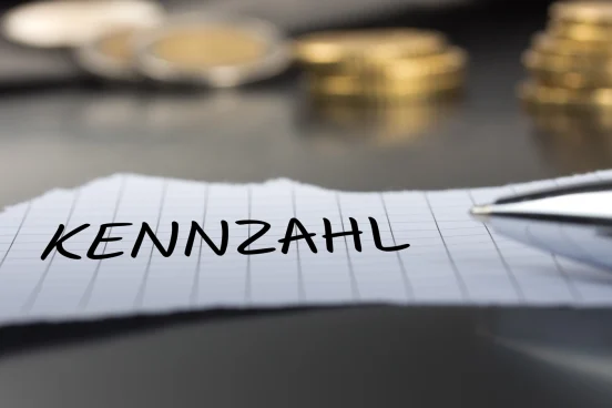 Welche Daten helfen wirklich? Die richtigen Kennzahlen geben Einblick in Spendenverhalten und Vereinsentwicklung. Ein Überblick über die wichtigsten Kennzahlen, die für den Erfolg gemeinnütziger Vereine entscheidend sind.